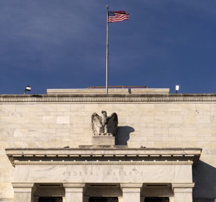 Federal Reserve officials at December meeting expected slower pace of rate cuts ahead