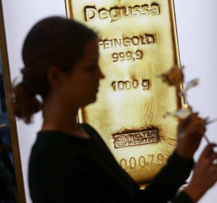 Gold retreats; focus on U.S. data for cues on Federal Reserve's policy path