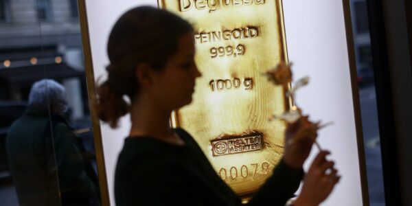 Gold retreats; focus on U.S. data for cues on Federal Reserve's policy path