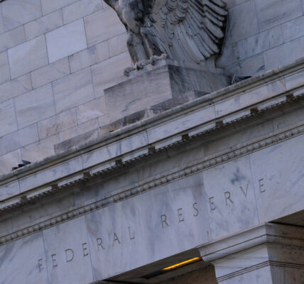 The Fed Is in No Rush to Cut Rates, Even if There Is a Weak Jobs Report